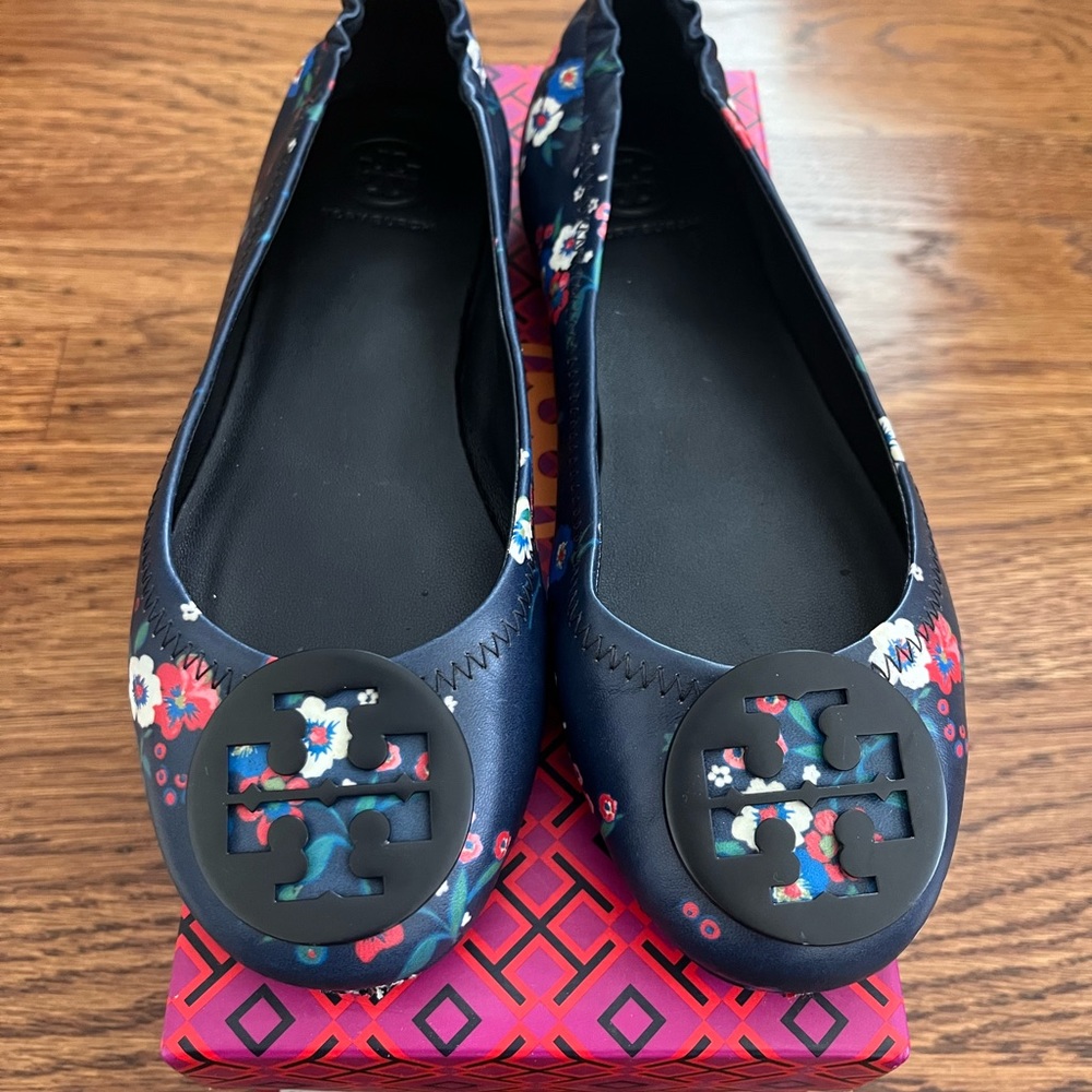 Tory Burch - Minnie Travel Ballet Flat in Pansy Bouquet - Size 6
